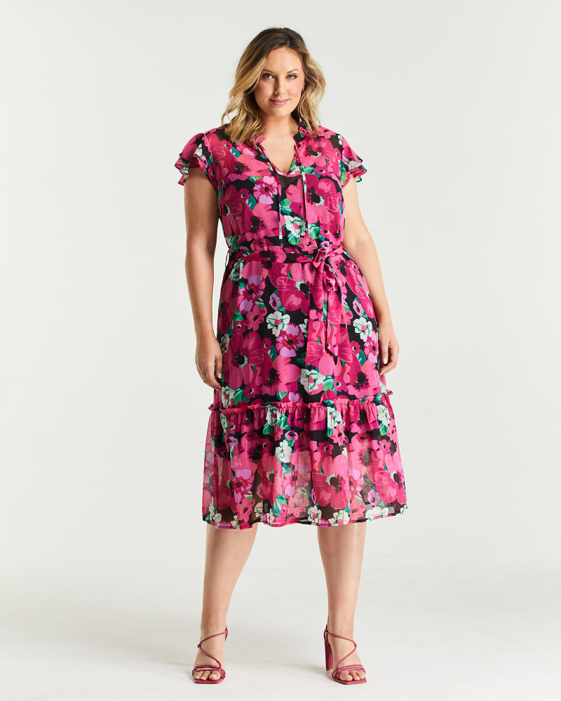 Front of a model wearing a size 1X Mahola Dress in Print by Estelle. | dia_product_style_image_id:253784